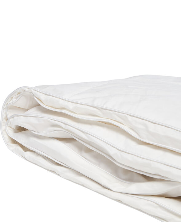 Diamant Gåsedunsdyne - Let 140x200 cm.