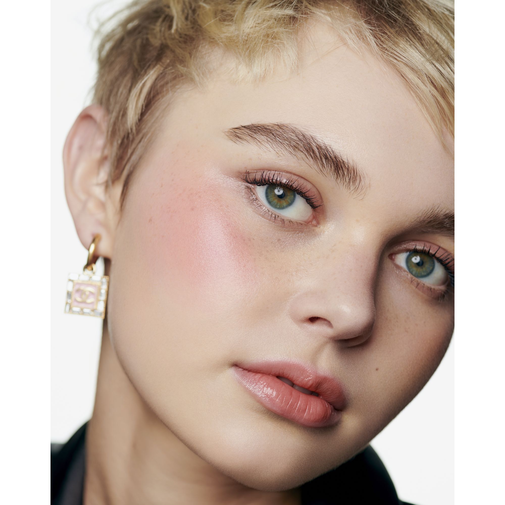 FREMH&AElig;VER FARVEN GIVER N&AElig;RING FYLDE