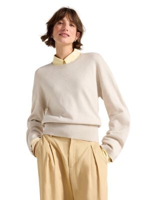 Stickad tr&ouml;ja med avslappnad passfo