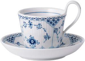 Musselmalet Halvblonde kop med underkop 17 cl