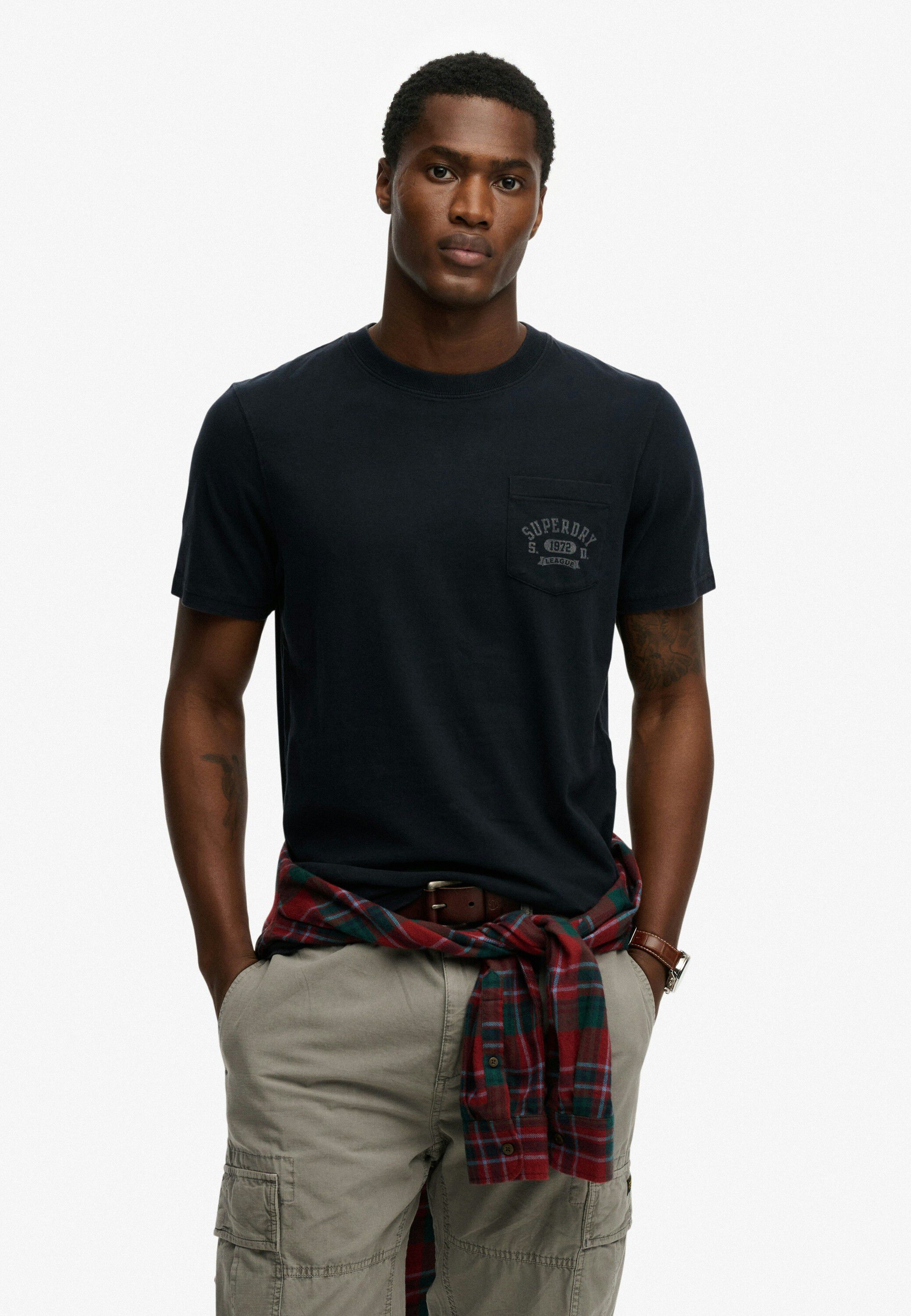 VINTAGE PREP RELAXED PCKET TEE