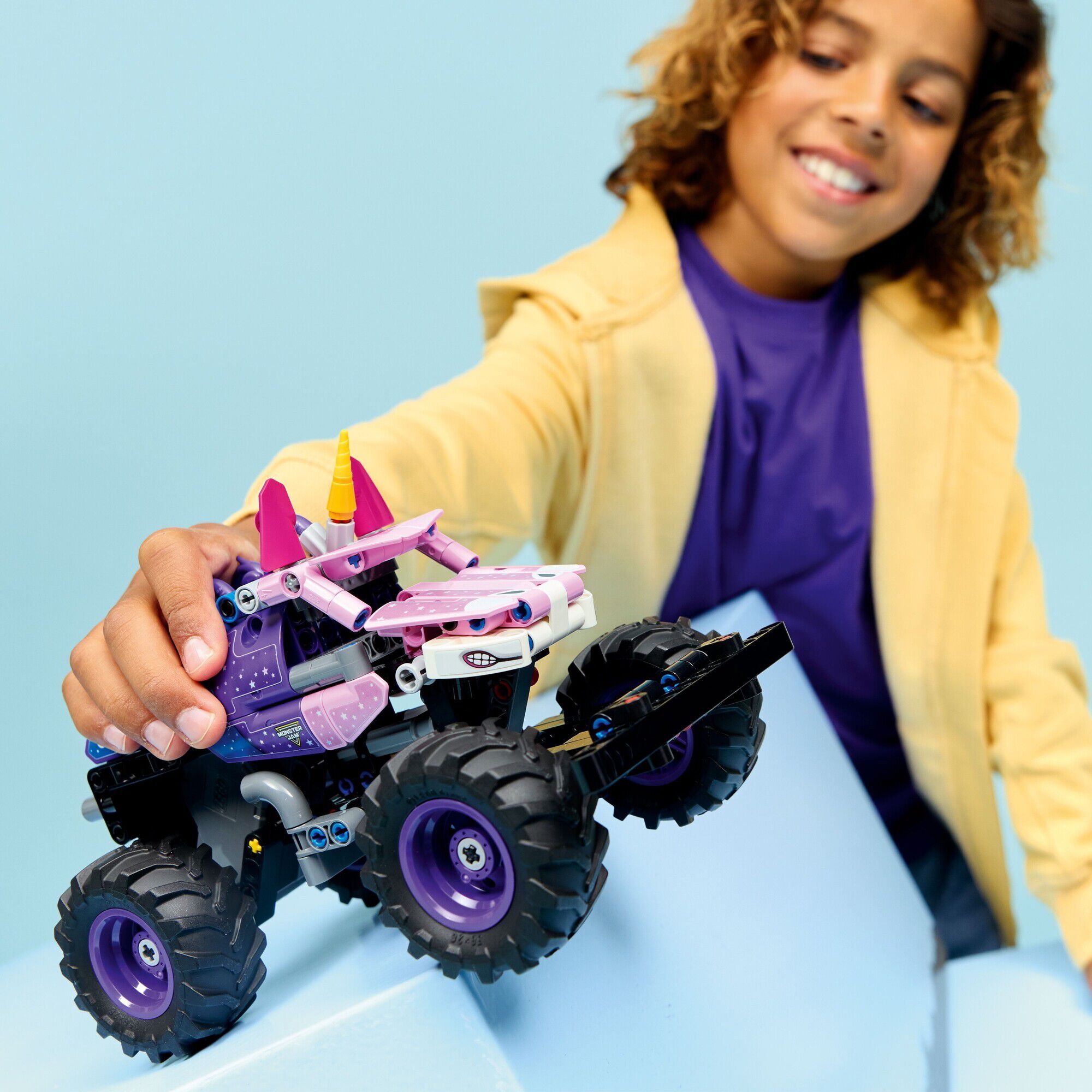 Monster Jam Sparkle Smash pull-back 42220