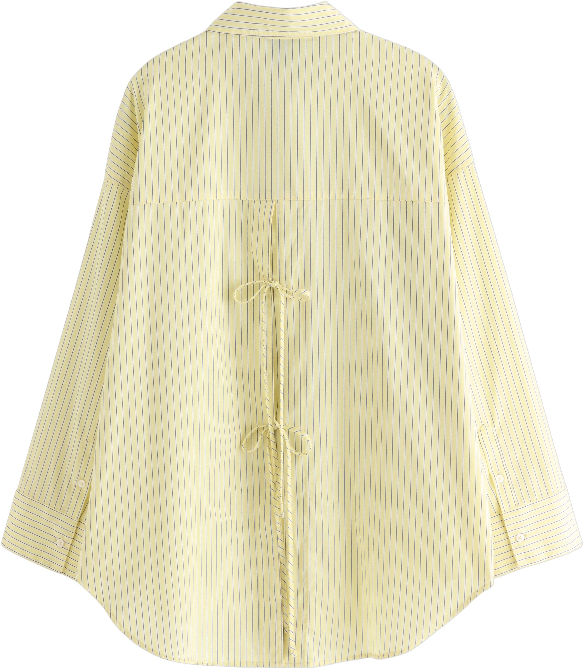 Shirt with long sleeves and an open