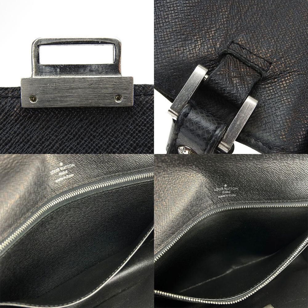 Louis Vuitton Clutch