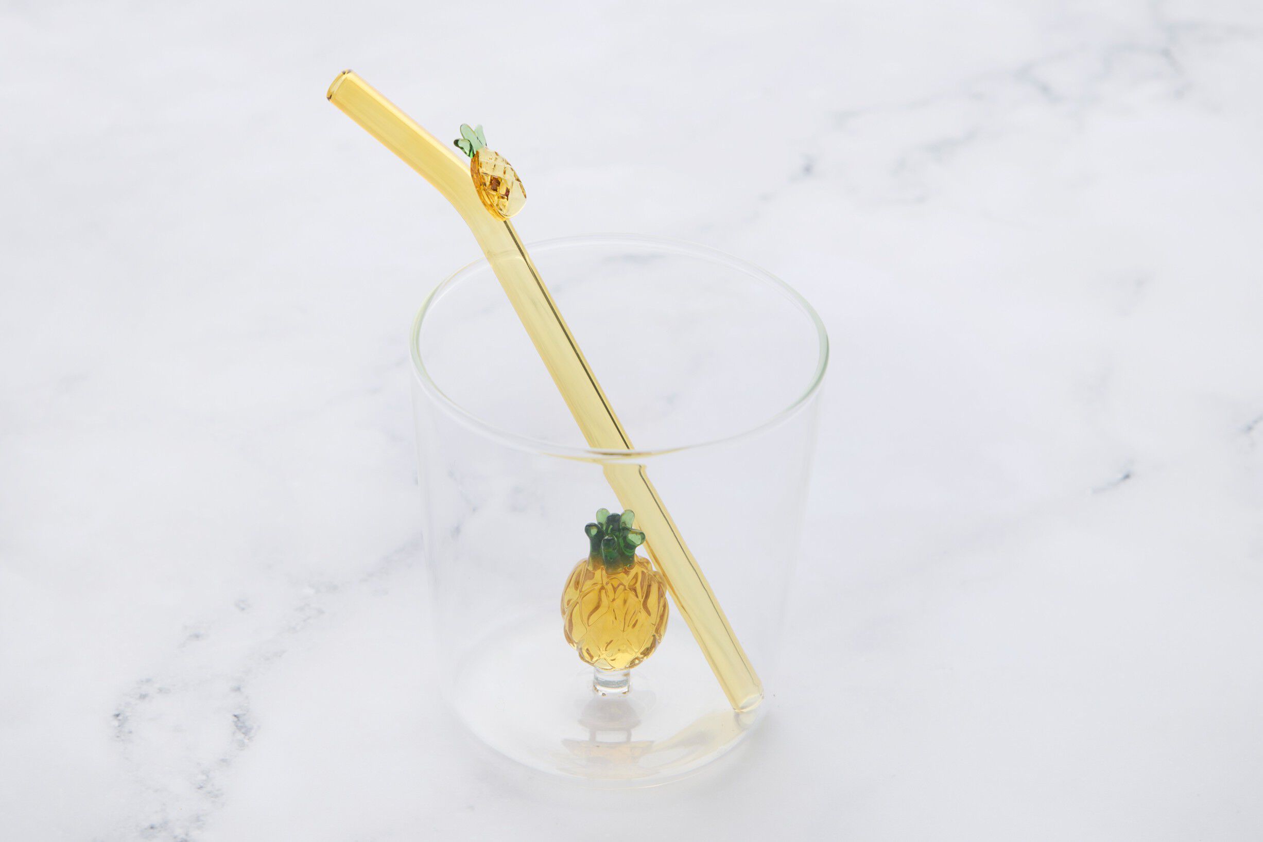 Glas medsuger&oslash;r ananas