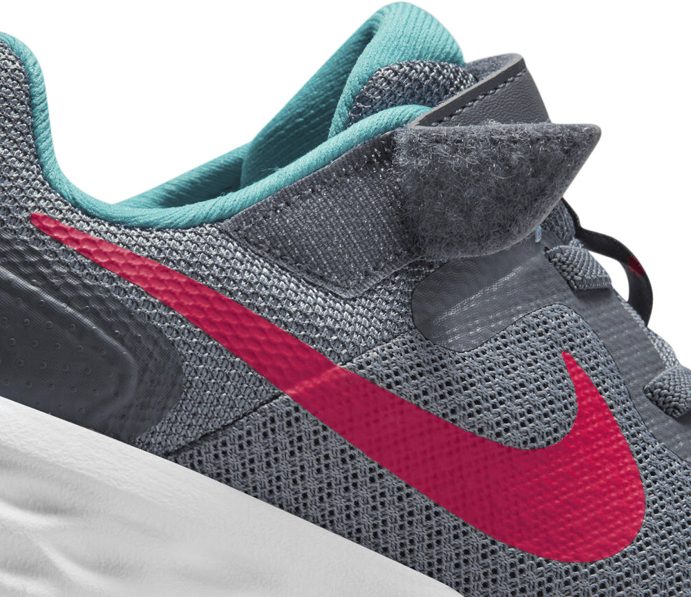 Revolution 6 sneakers