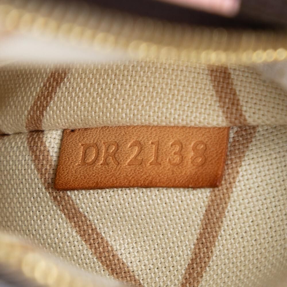Louis Vuitton Pochette M&eacute;tis
