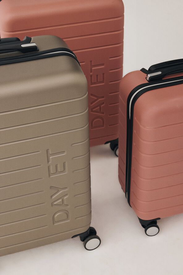 Day CPT 24" Suitcase Lux