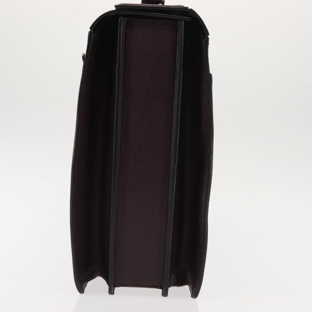 Louis Vuitton Taiga Kendall
