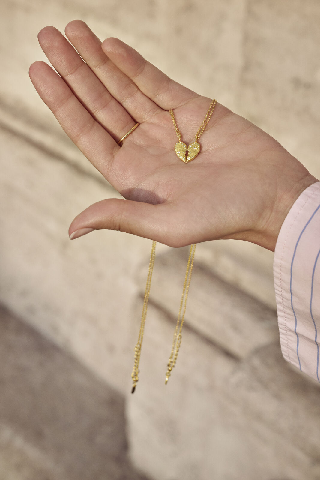 Halsk&aelig;der med vedh&aelig;ng