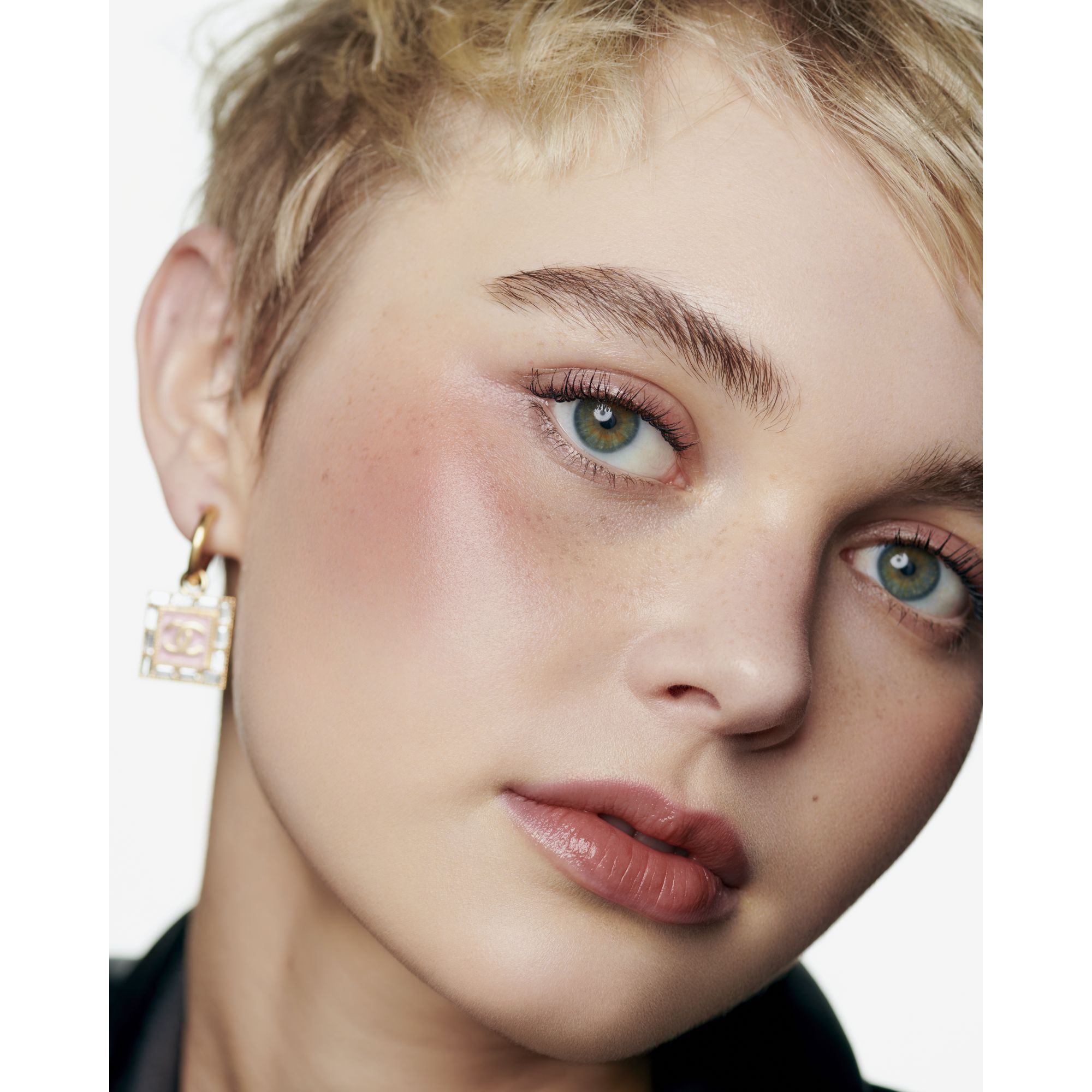 FREMH&AElig;VER FARVEN GIVER N&AElig;RING FYLDE