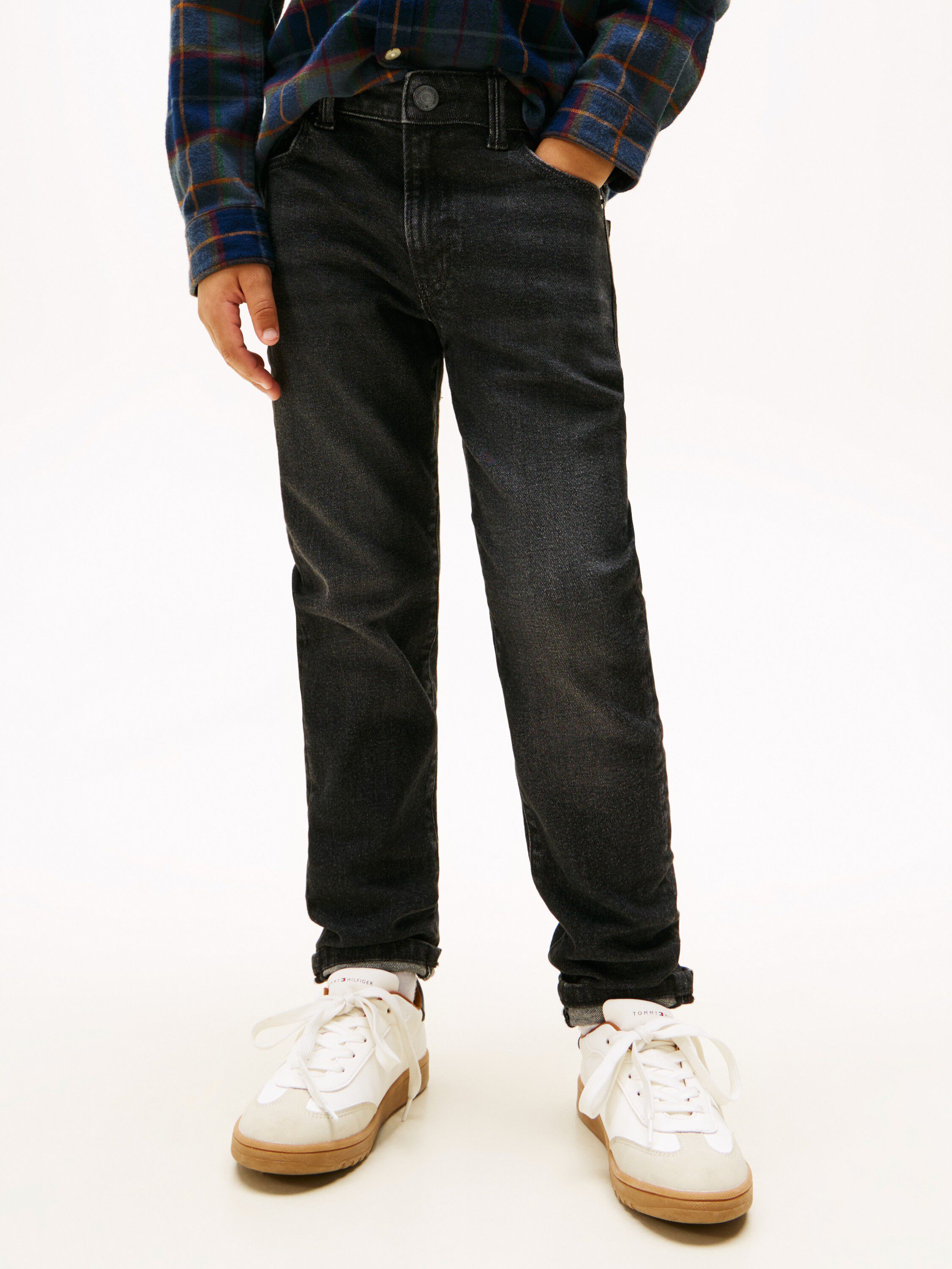 MODERN STRAIGHT WASHED BLK DENIM