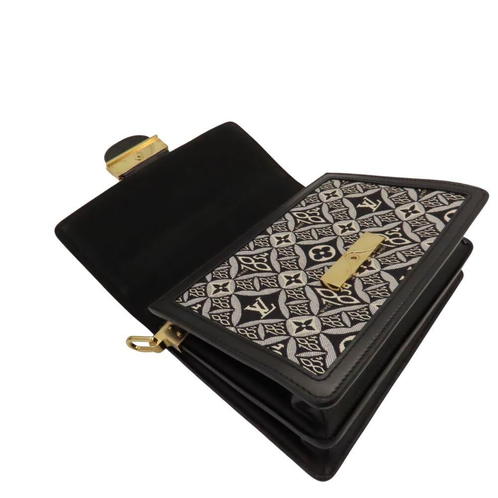 Louis Vuitton Shoulder Bags