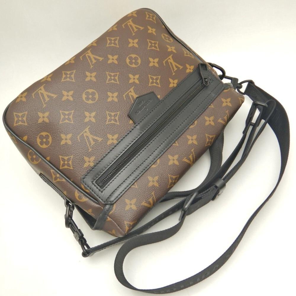 Louis Vuitton Messenger