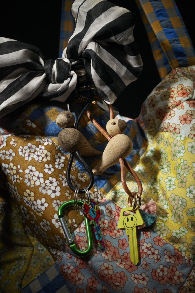 Fugl guld n&oslash;glering med naturl&aelig;der eg