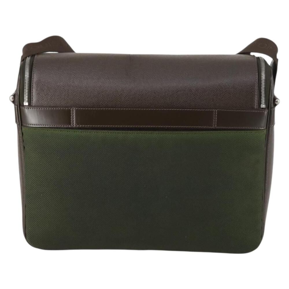 Louis Vuitton Taiga Kendall