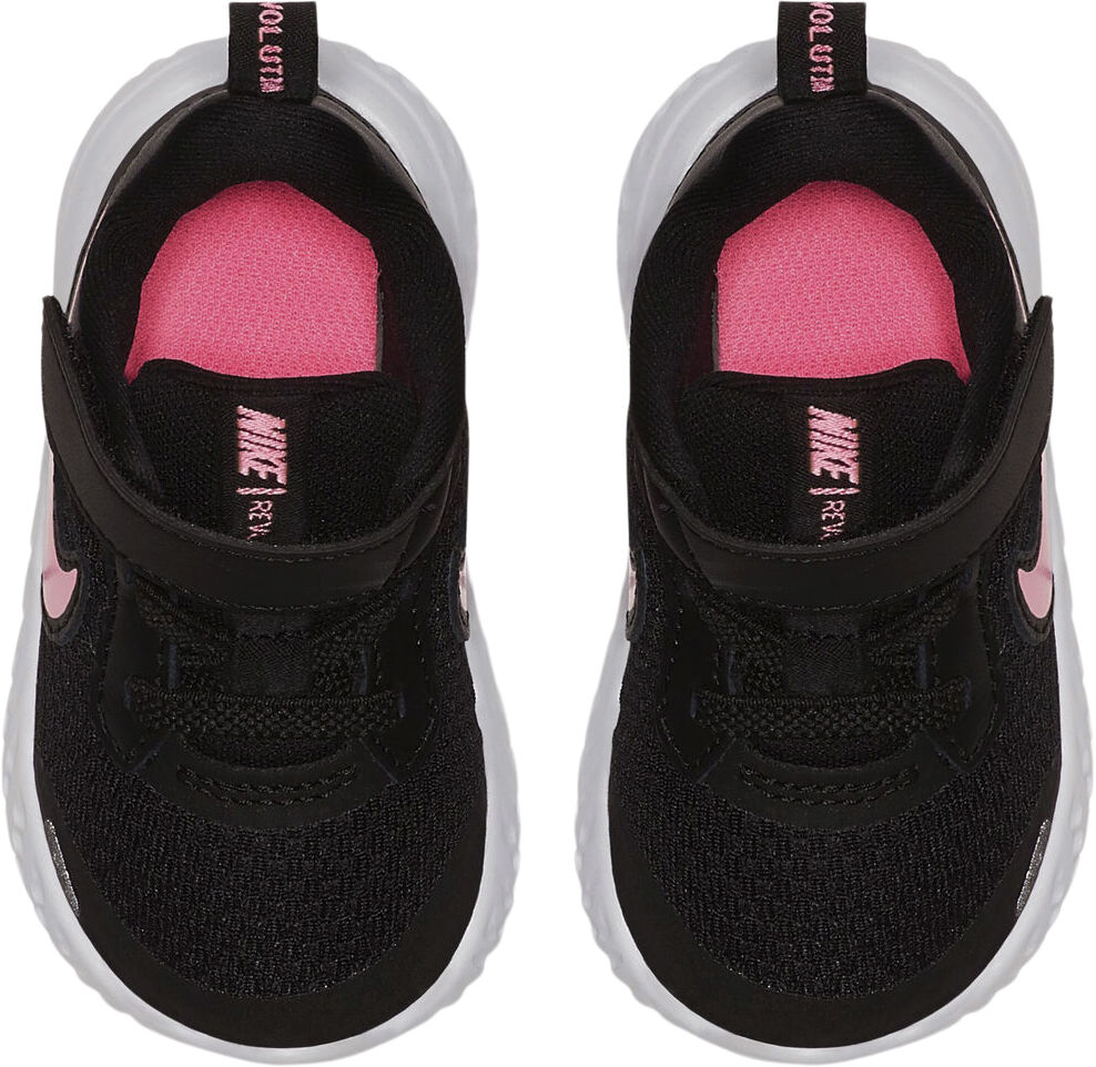 Revolution 5 sneakers