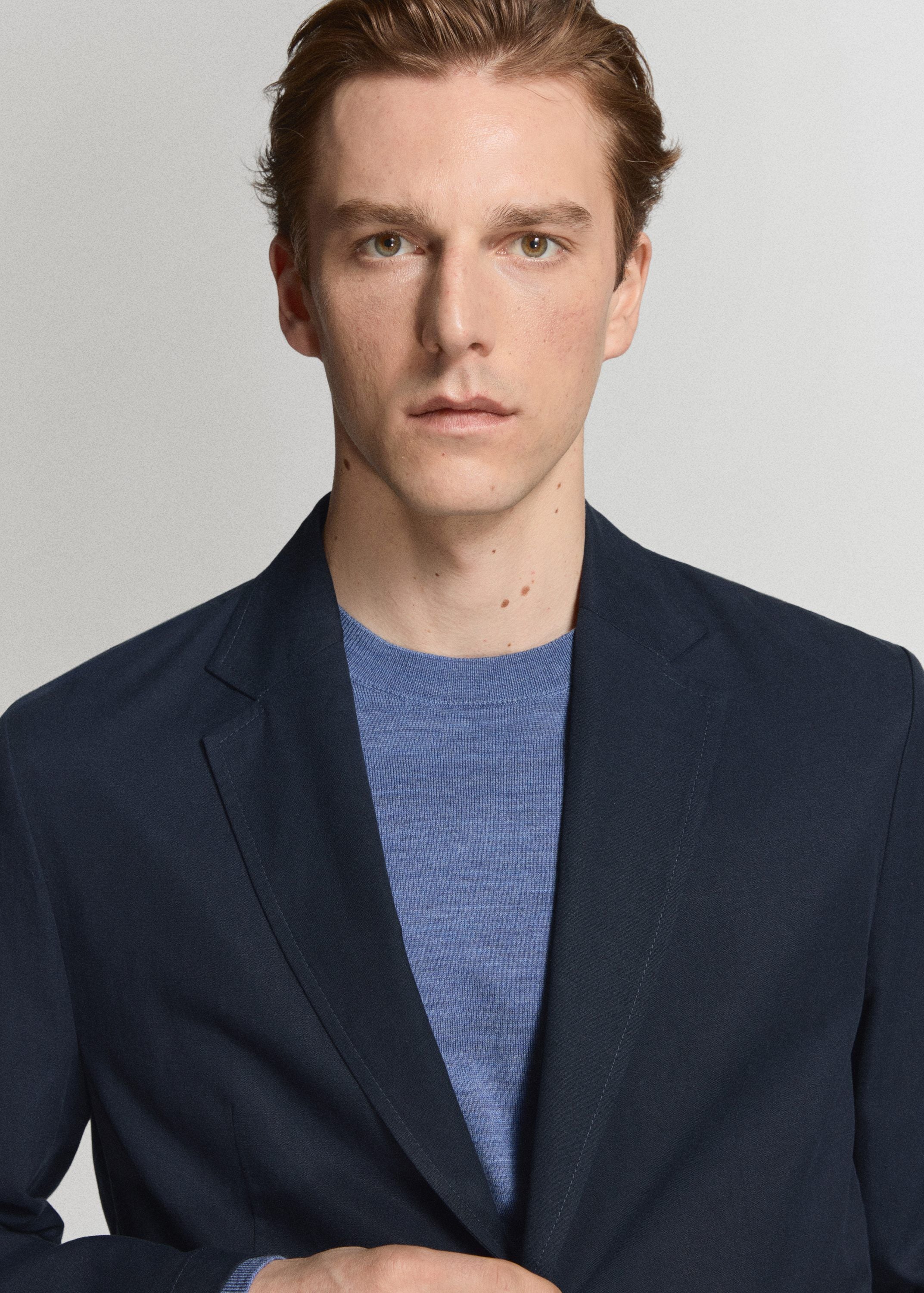 Slim-fit suit jacket made from a li