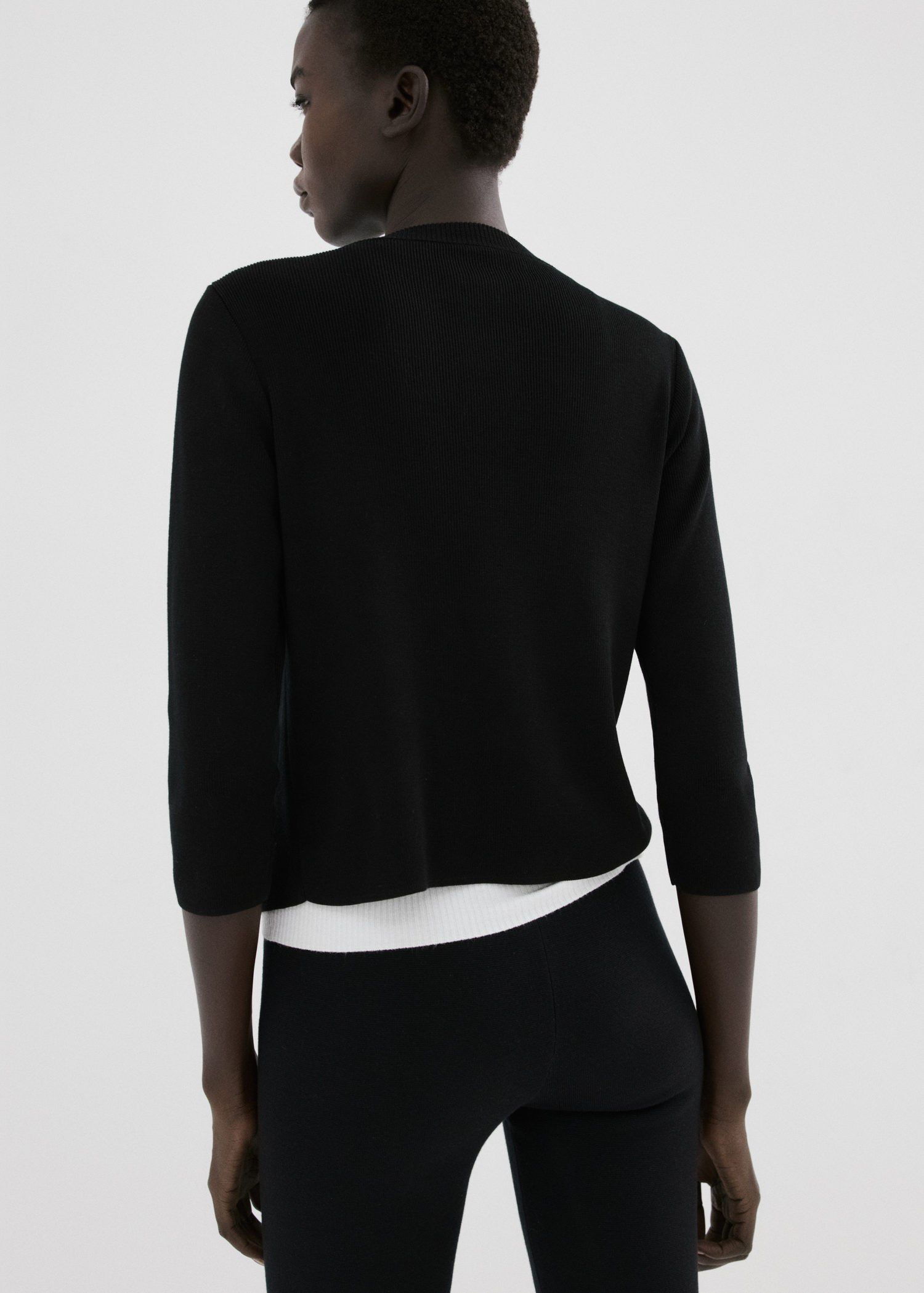 Knitted cardigan with jewel button