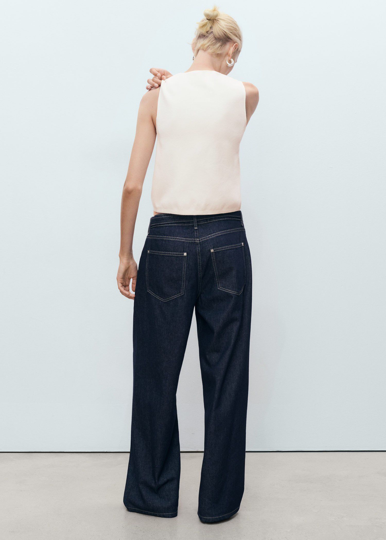 Fine-knit waistcoat with buttons