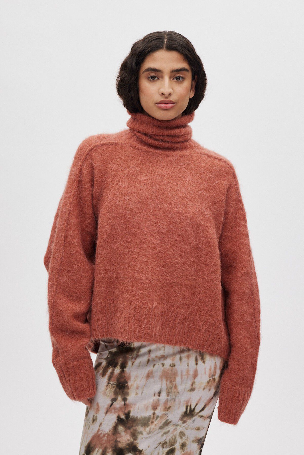 Fluffy knit funnel-neck sweater - M