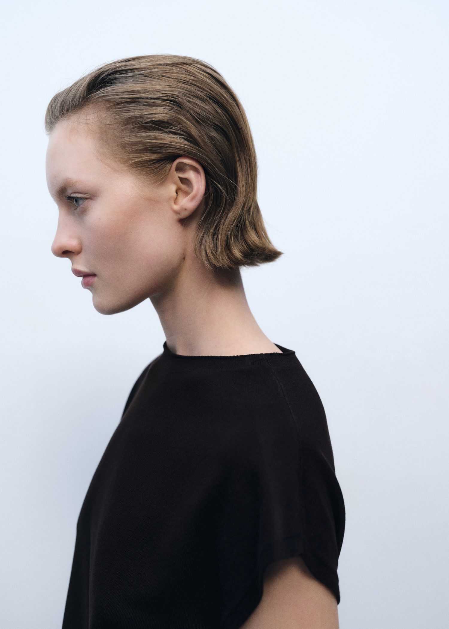 Sleeveless fine knit sweater