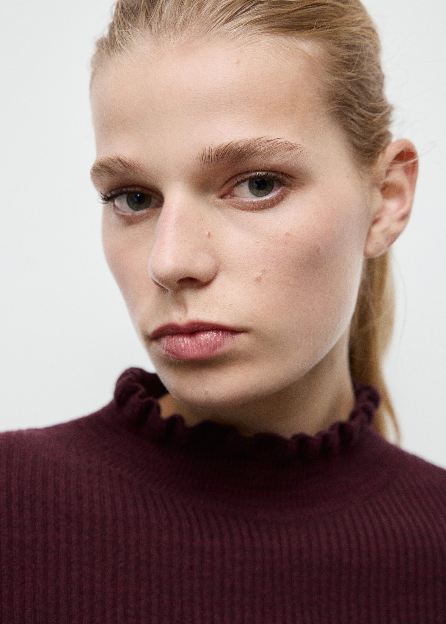 Scalloped edges sweater