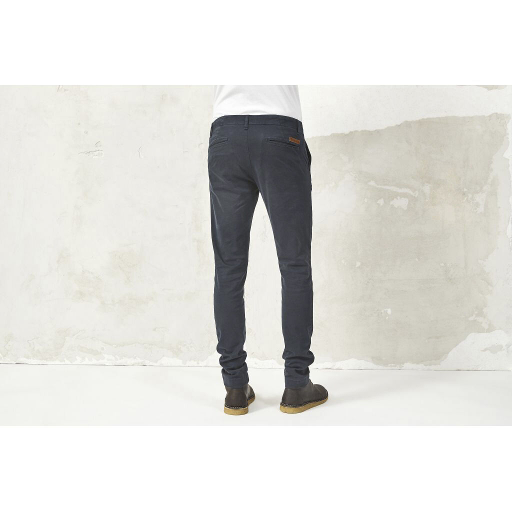 Chuck The Brain chino