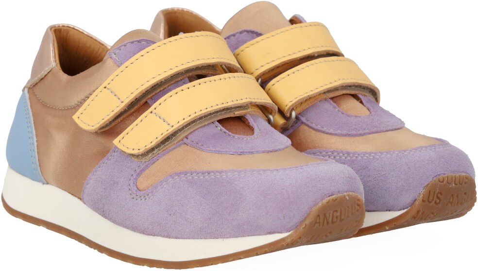 Running style sneaker