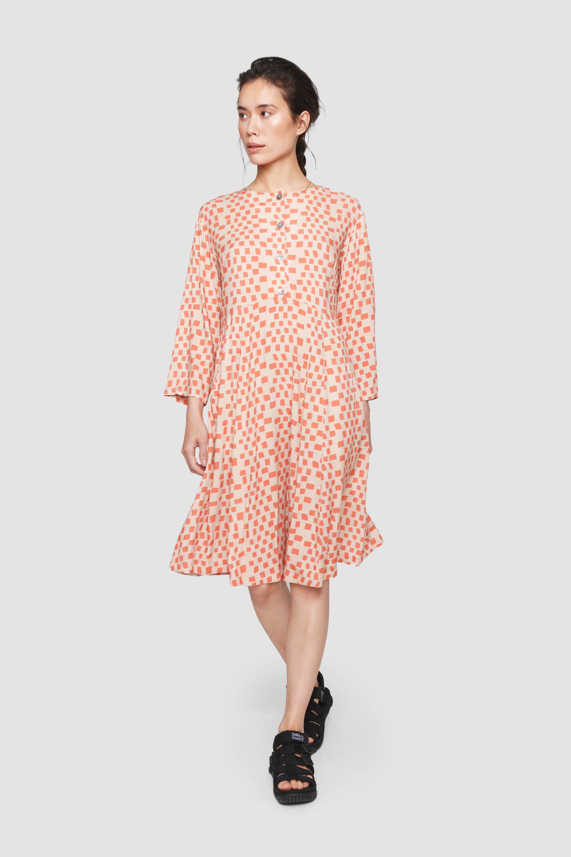 COLOUR DREAM & DOMINO