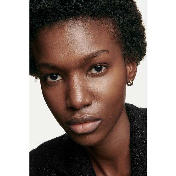 Illuminates - Hydrates - Protects