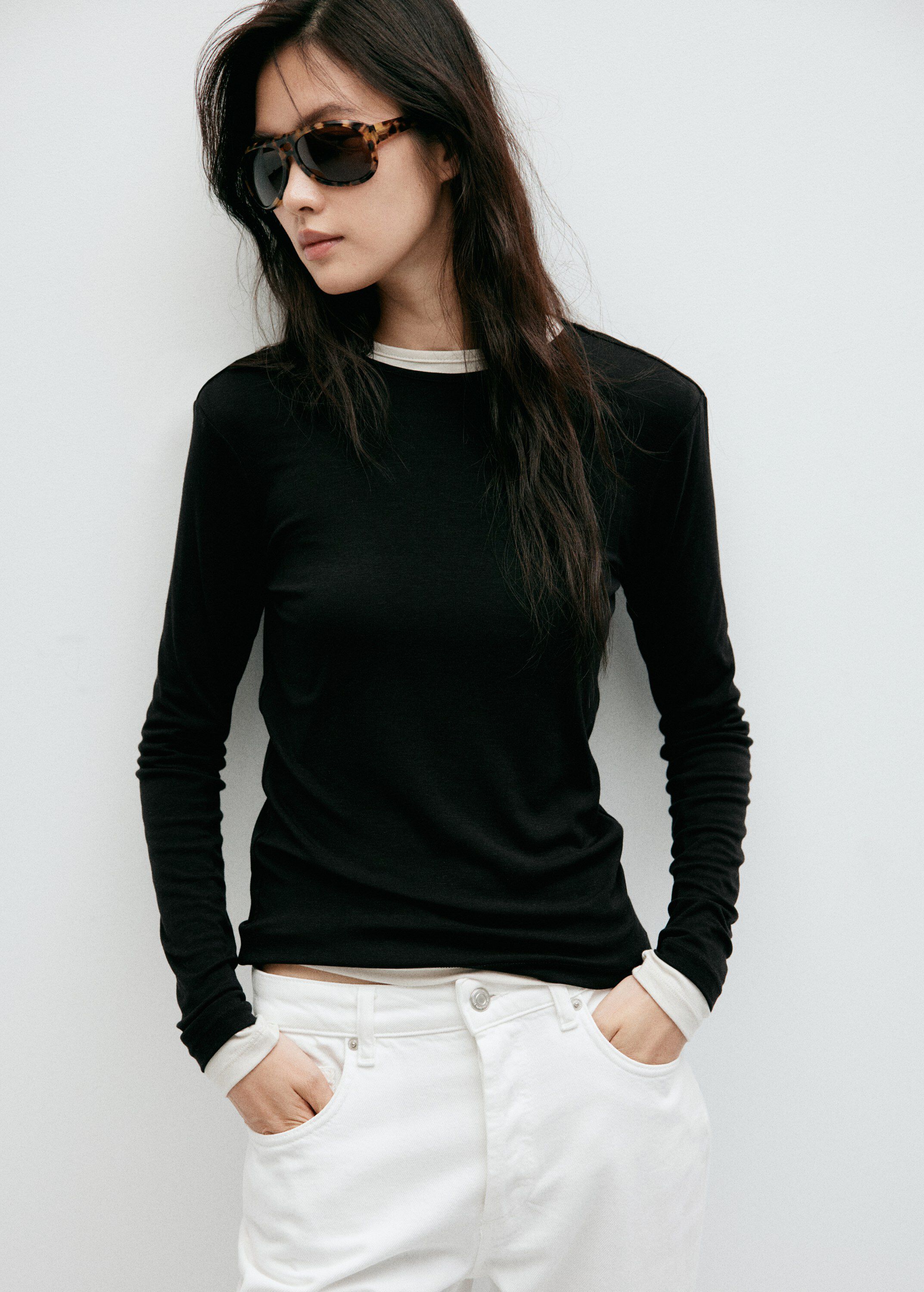 Long-sleeved fitted t-shirt