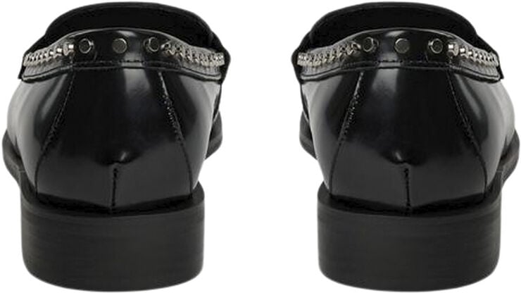 Shoe rivet