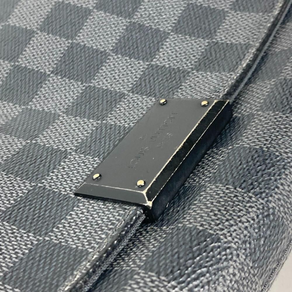 Louis Vuitton Messenger