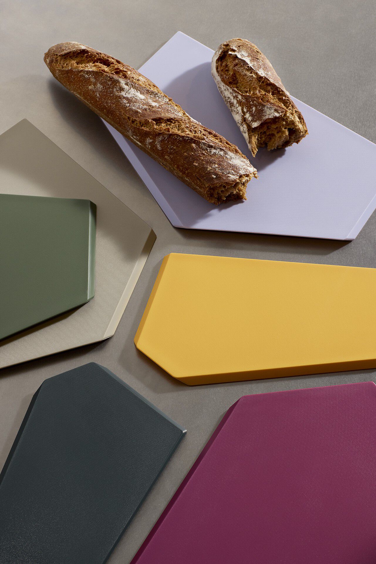 Zurich cutting board large, beetroot