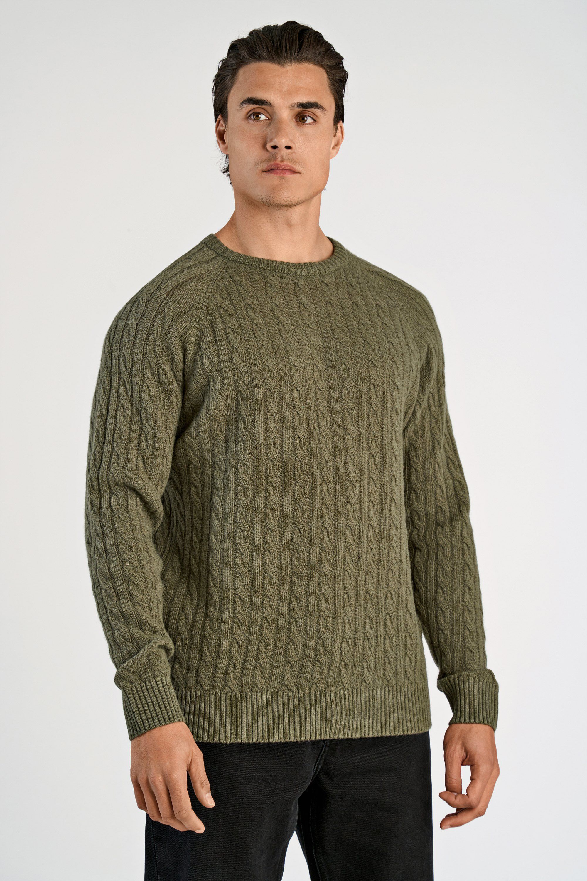 Lambswool raglan cable o-neck