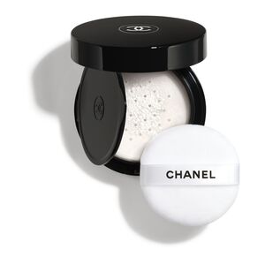 L&Oslash;ST PUDDER, NATURLIG FINISH. ON-THE-GO FORMAT