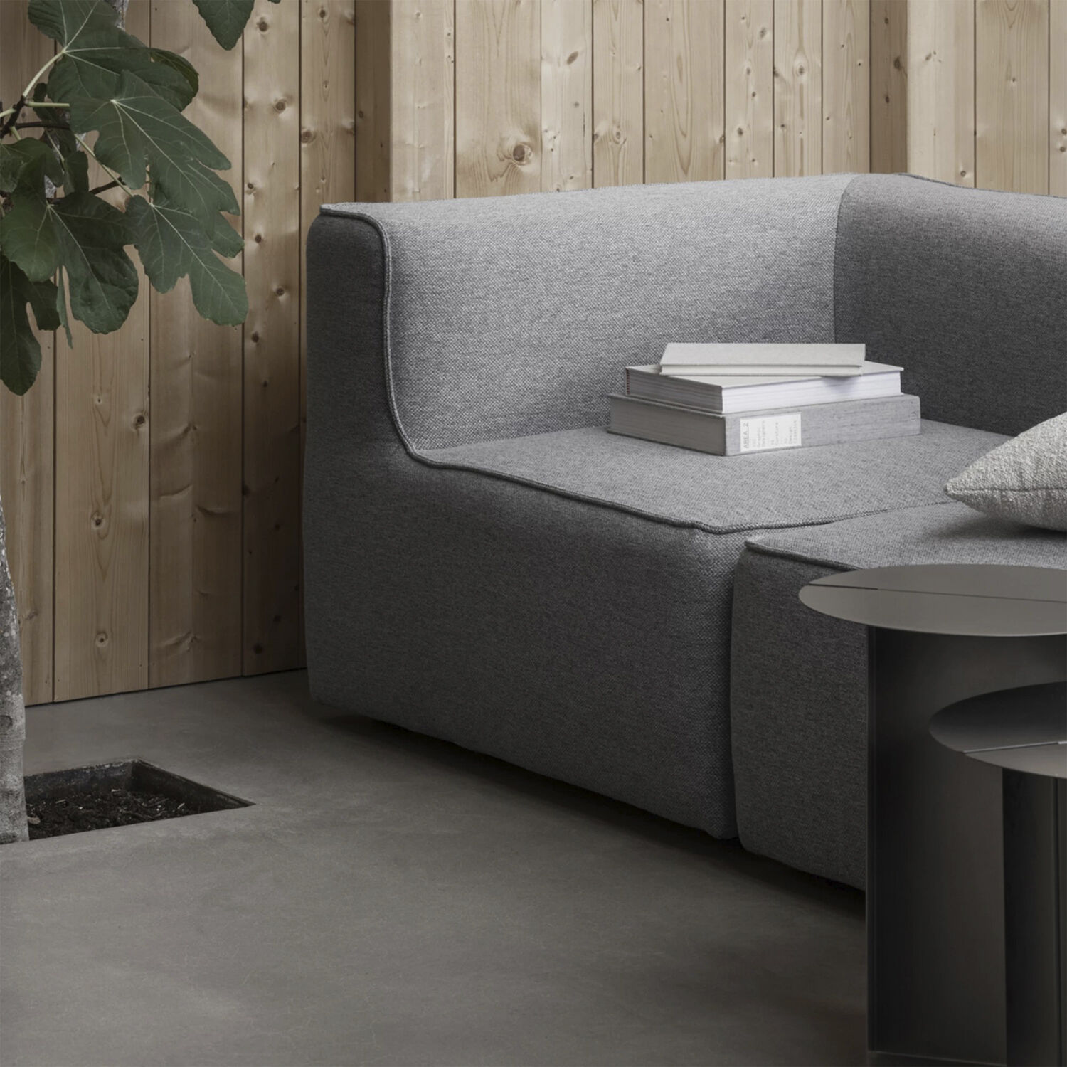 Side table -ORU- Colour Burned Metal Size S &Oslash; 35cm