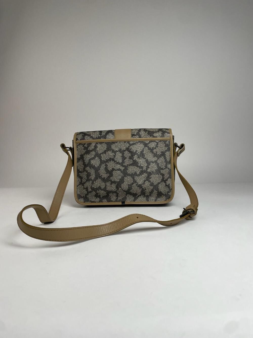 Yves Saint Laurent Shoulder Bag