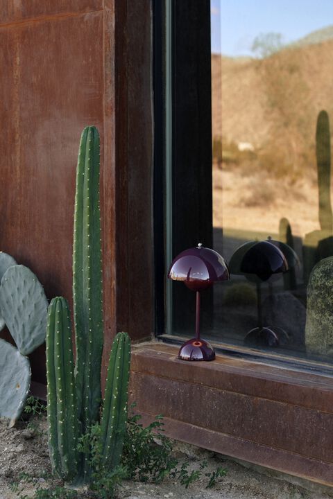 Flowerpot Portable Lamp VP9, Magnetic Charger