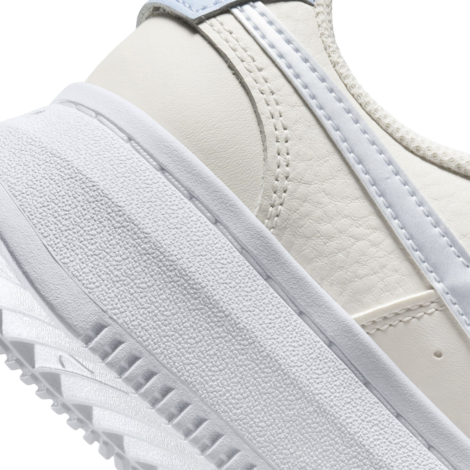 Court Vision Alta Sneakers