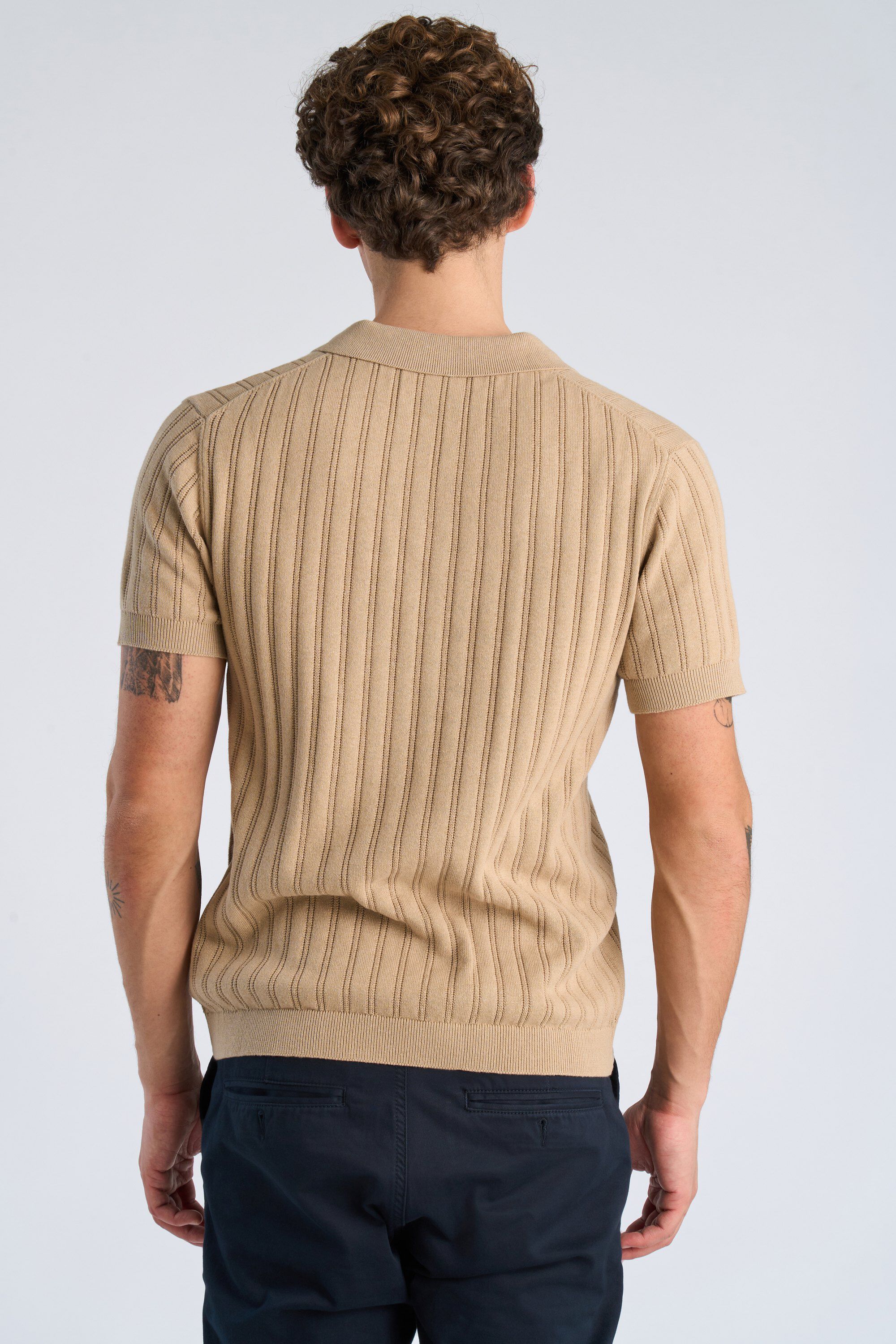 Knitted S/S v-neck polo