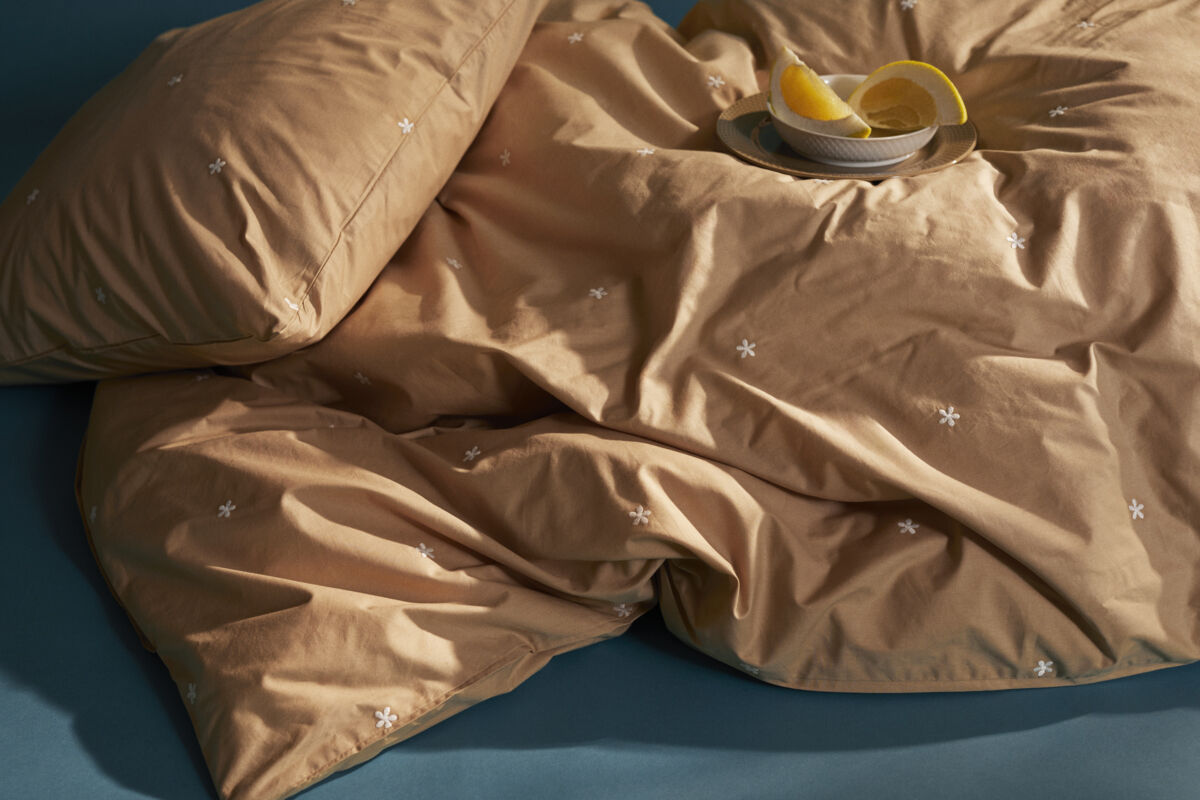 Daisy Senget&oslash;j 140x200 cm sand/hvid DK