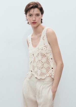 Crochet top with flowers