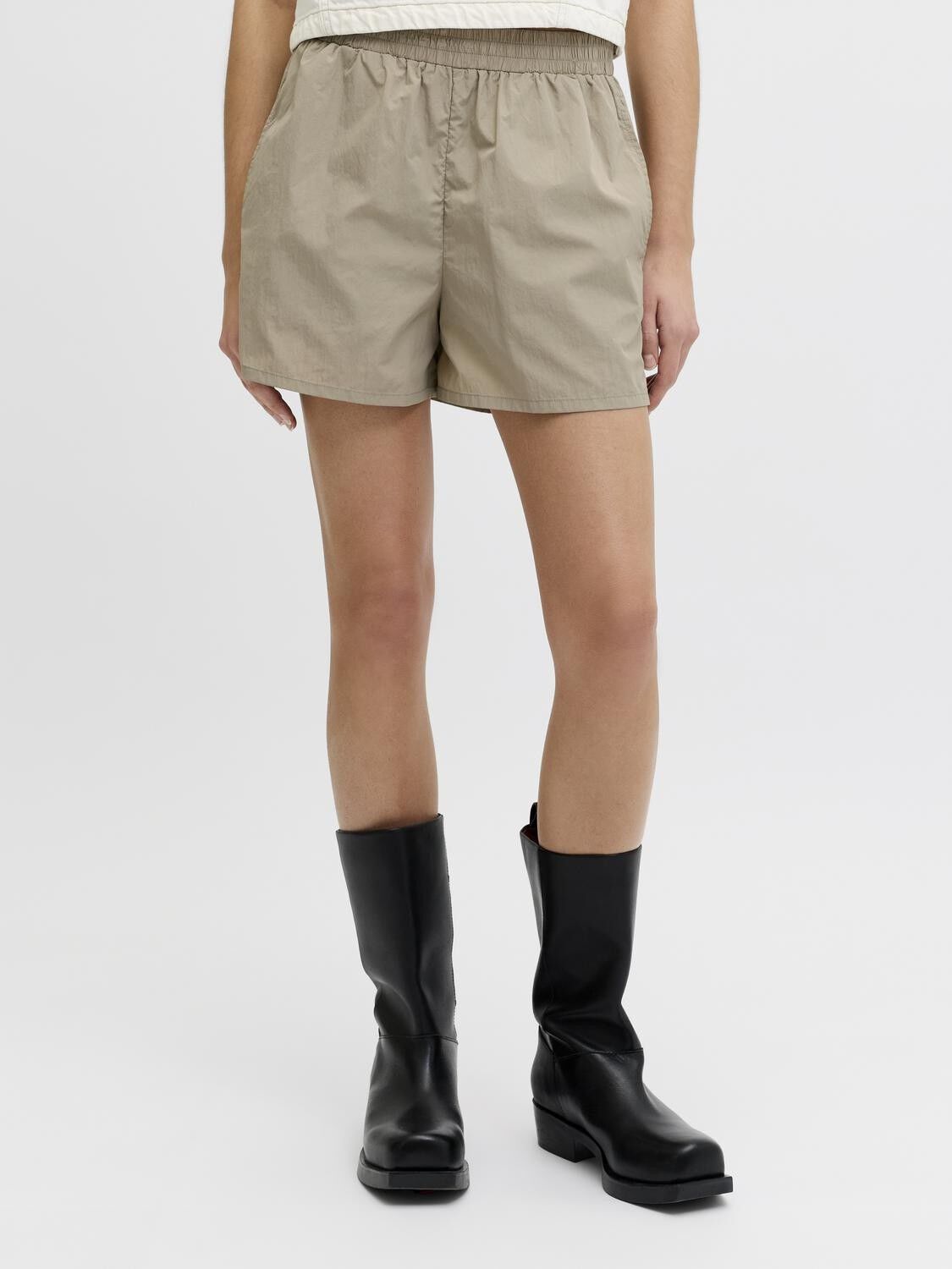 JXNILA LIGHT TRACK SHORTS OTW