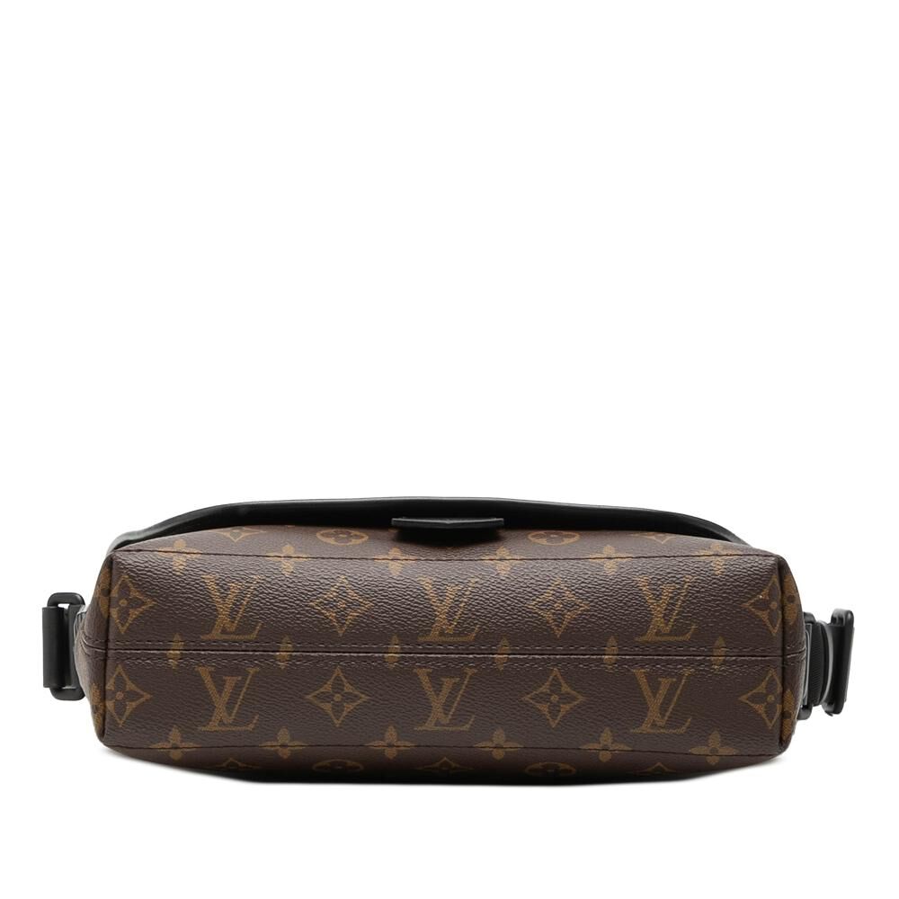 Louis Vuitton Shoulder Bags
