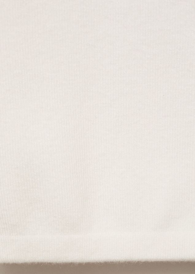 Fine-knit waistcoat with buttons