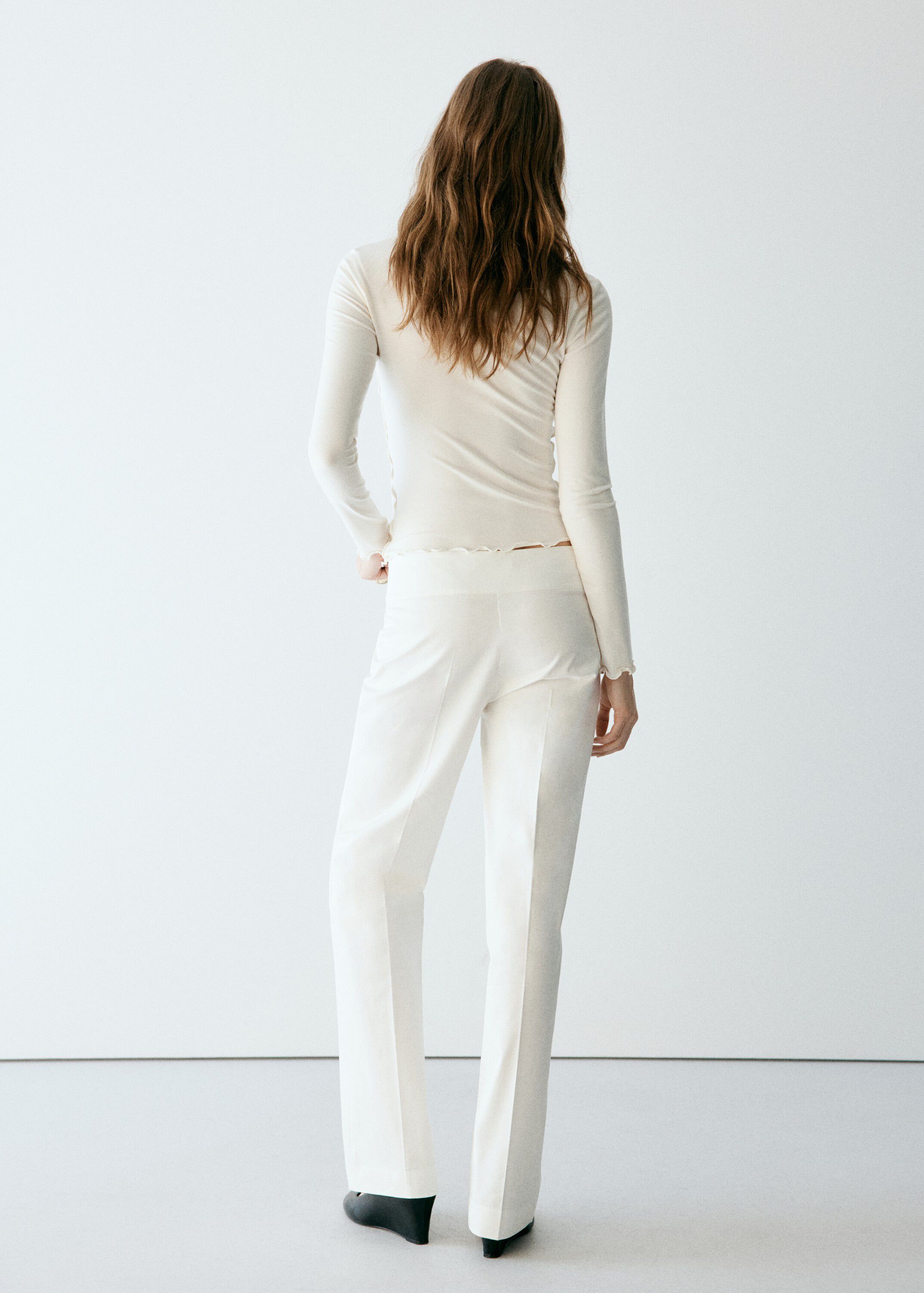 Ribbed T-shirt with scalloped trim