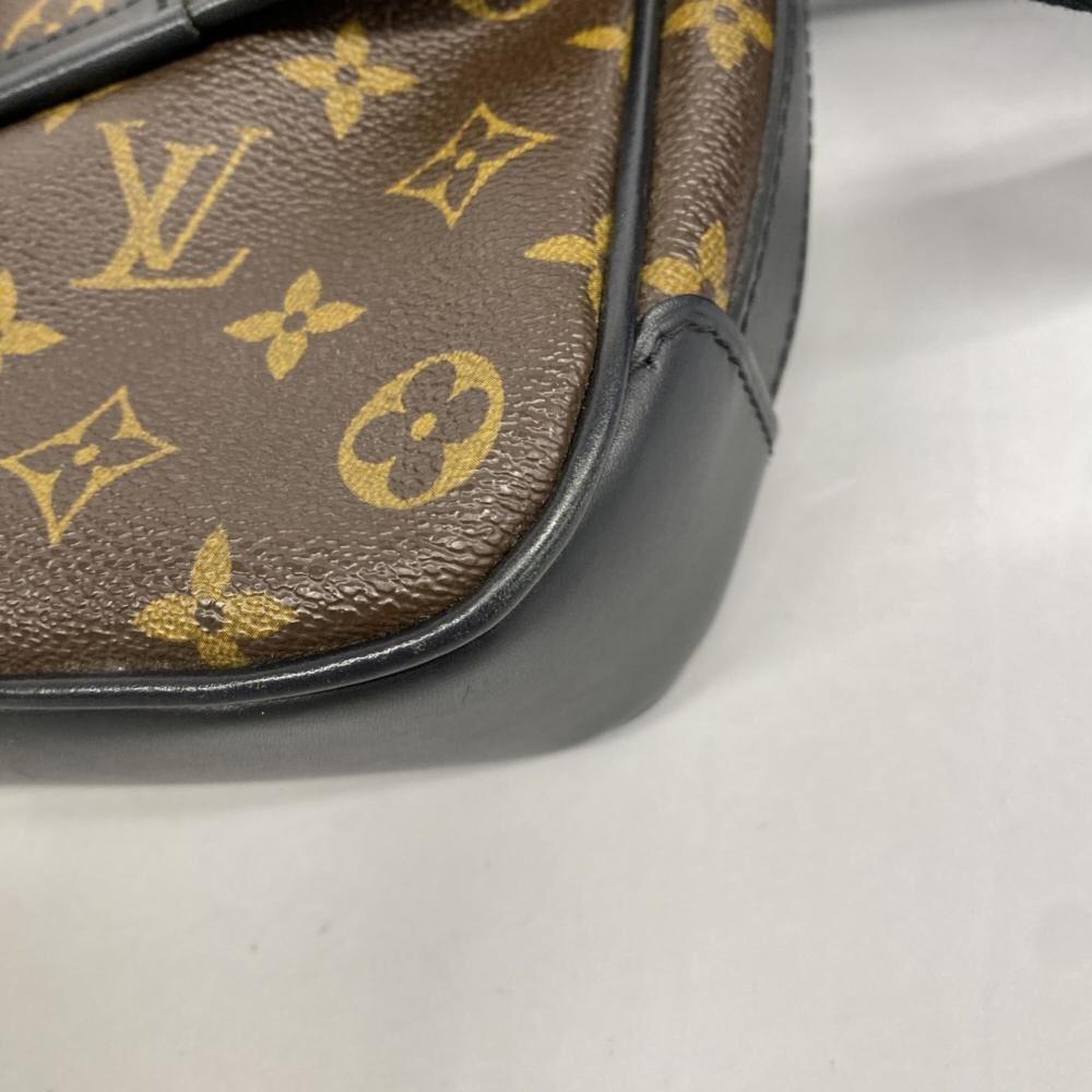 Louis Vuitton Shoulder Bags
