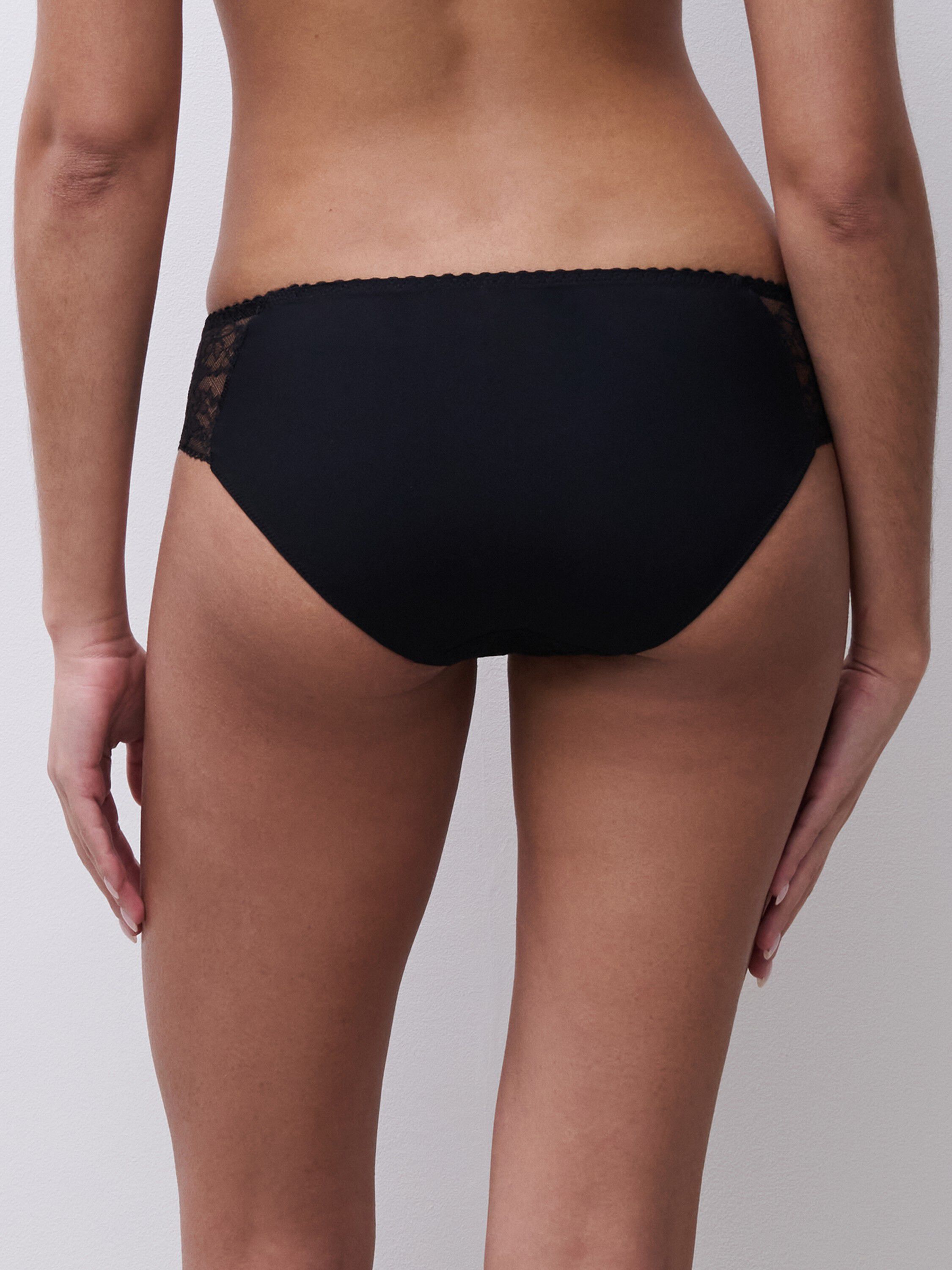 Kiss Full brief